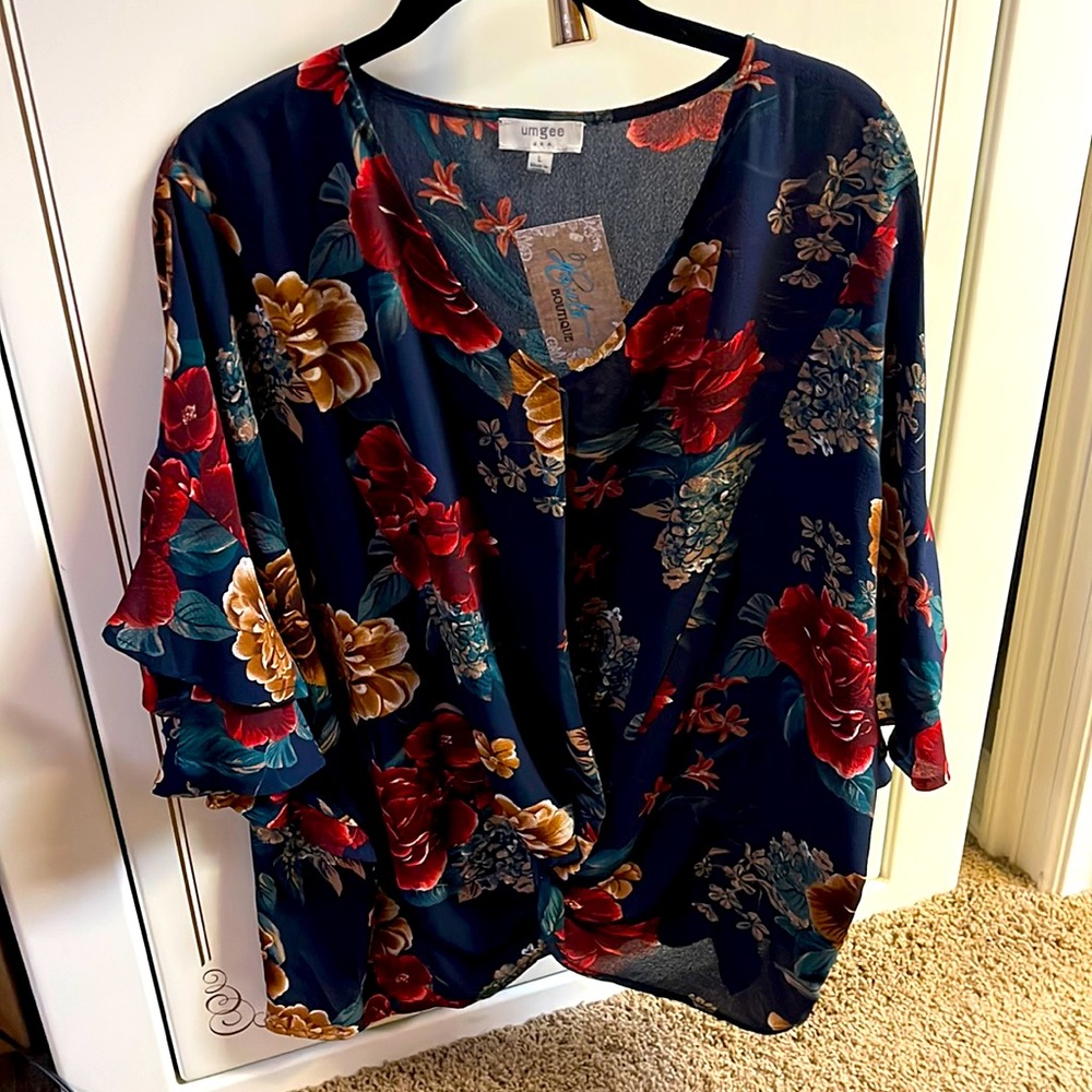 Umgee Navy Floral Top L NWT